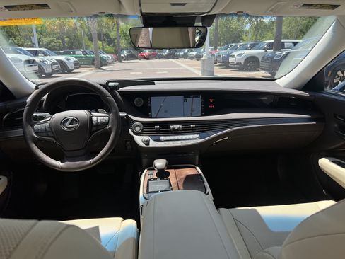 Used 2020 Lexus LS 500 w/ Accessory Package (Z2) RWD image 29