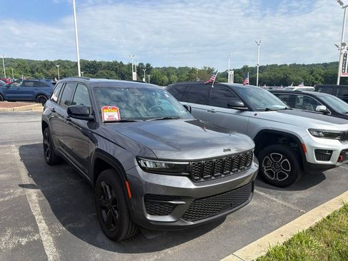 Used 2024 Jeep Grand Cherokee Altitude AWD/4WD image 1