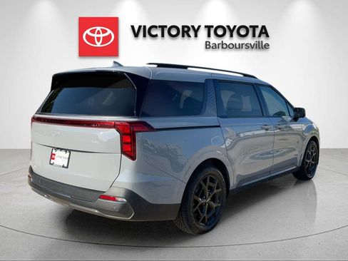 Used 2025 Kia Carnival SX w/ SX Dark Edition Package FWD image 7