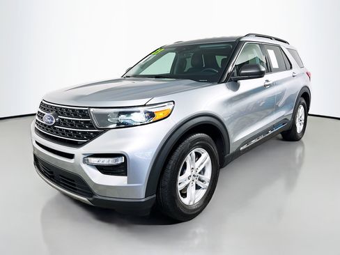 Used 2023 Ford Explorer XLT w/ Equipment Group 202A image 10