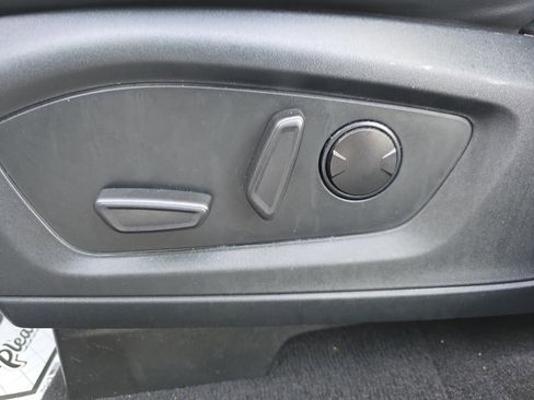 Used 2022 Ford Explorer XLT w/ Equipment Group 202A image 15