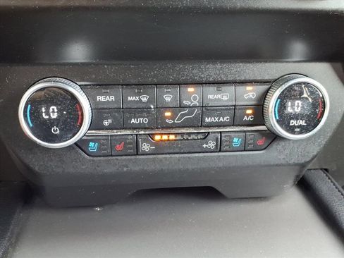 Used 2021 Ford Expedition XLT image 12