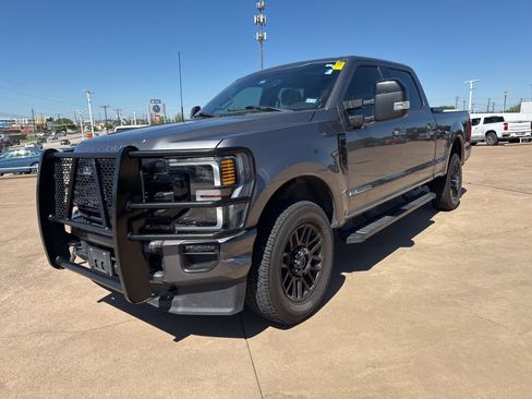 Used 2022 Ford F350 Lariat w/ Black Appearance Package image 3