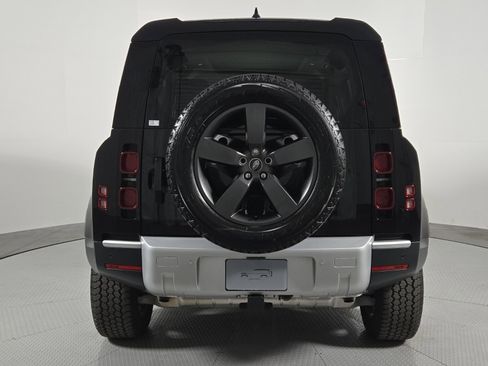 Used 2025 Land Rover Defender 110 S image 6