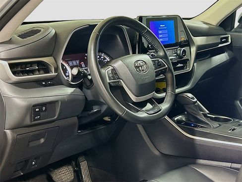 Used 2023 Toyota Highlander L image 7