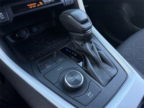 Used 2021 Toyota RAV4 XLE image 20