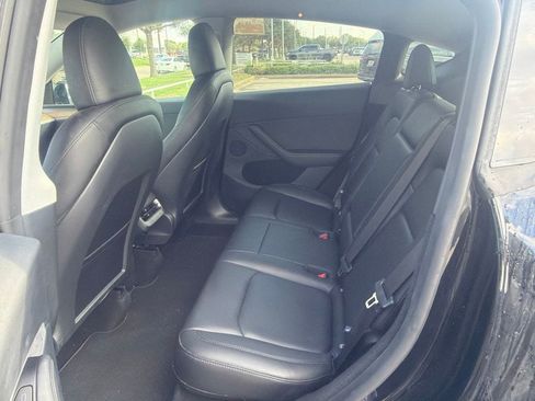 Used 2025 Tesla Model Y Long Range RWD image 3