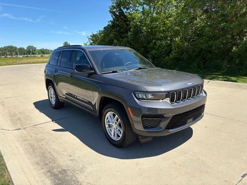 Used 2025 Jeep Grand Cherokee Laredo X AWD/4WD image 11