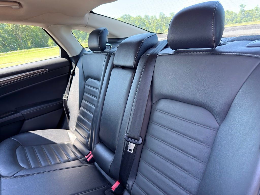 Used 2017 Ford Fusion SE w/ Fusion SE Technology Package FWD image 30