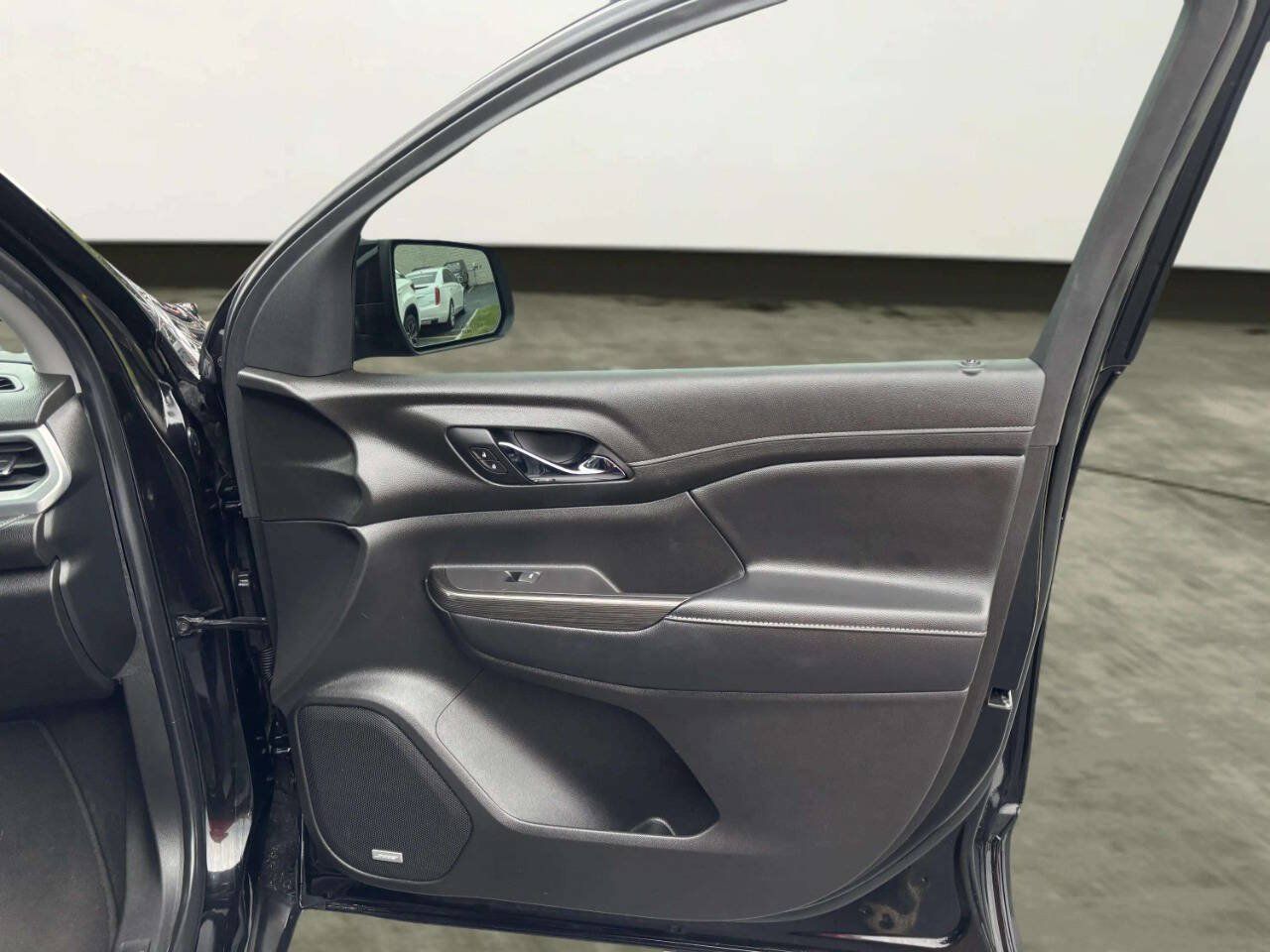 Used 2020 GMC Acadia SLT FWD image 20