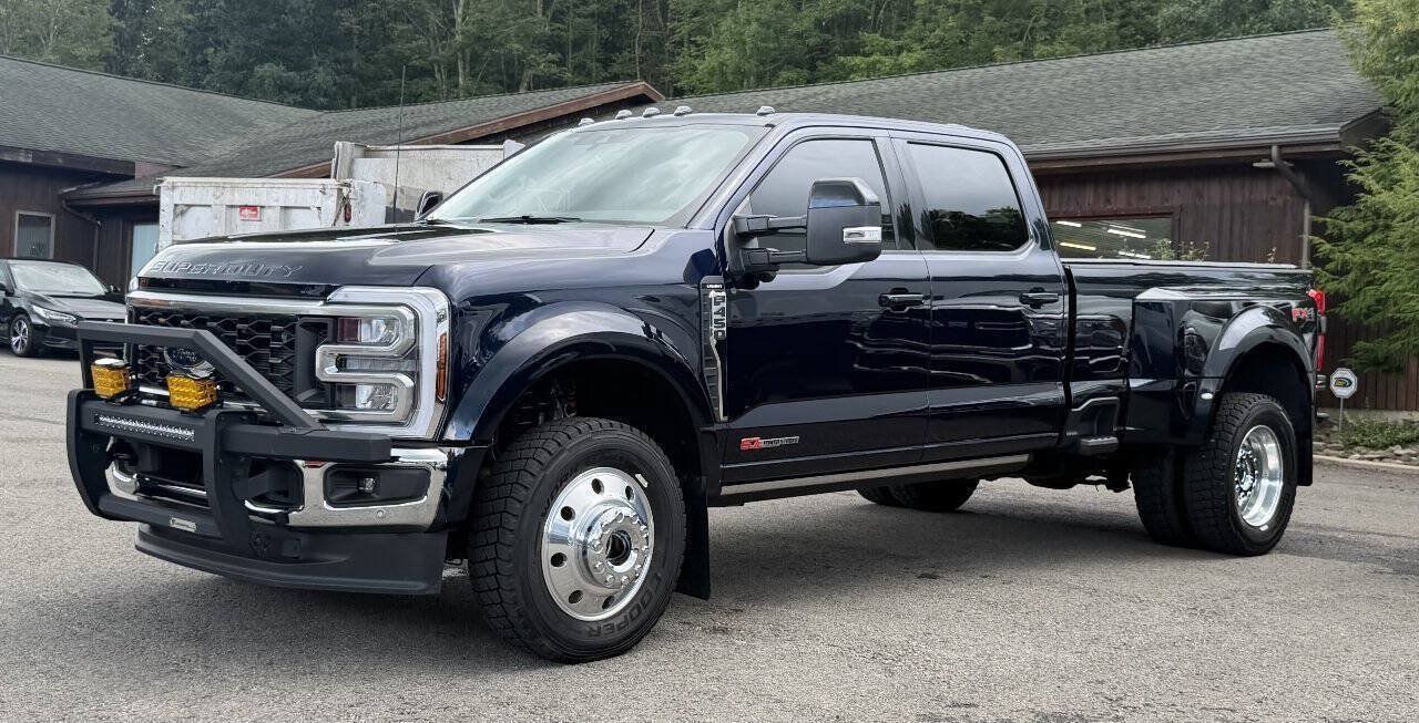 Used 2025 Ford F450 Lariat w/ Lariat Ultimate Package AWD/4WD image 1