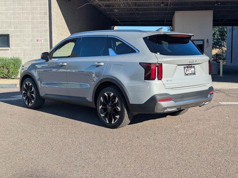 Certified 2025 Kia Sorento EX image 4