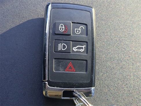 Used 2020 Land Rover Discovery Landmark image 27