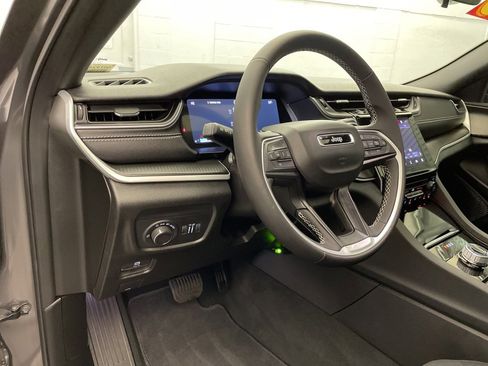 Certified 2025 Jeep Grand Cherokee Laredo X w/ Trailer Tow Package image 18