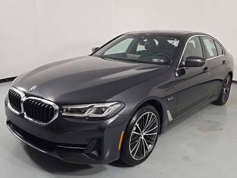 Used 2023 BMW 530e xDrive w/ Premium Package image 3