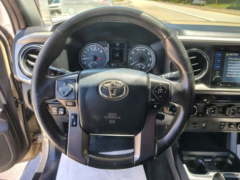 Used 2017 Toyota Tacoma TRD Off-Road w/ Tow Package (A/T) AWD/4WD image 27