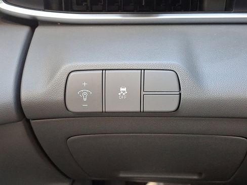 Certified 2025 Hyundai Elantra Sport image 22