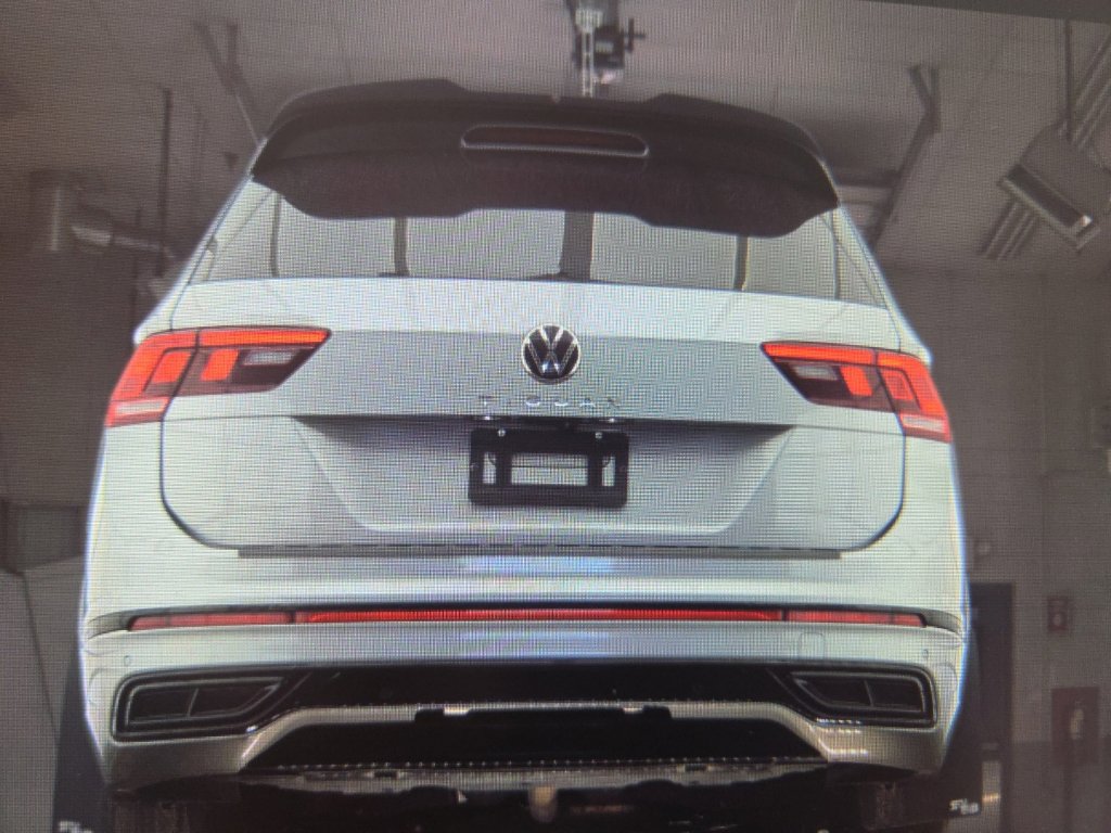 Used 2022 Volkswagen Tiguan SE R-Line AWD/4WD image 8