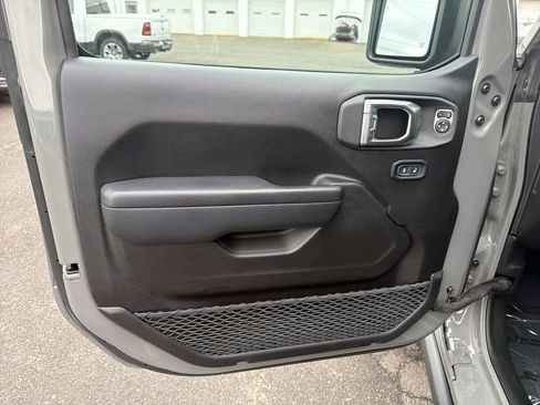 Used 2023 Jeep Wrangler Unlimited Rubicon 4xe w/ Cold Weather Group AWD/4WD image 11