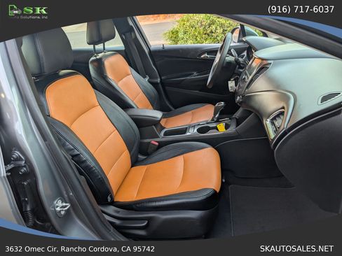 Used 2018 Chevrolet Cruze LT FWD image 24