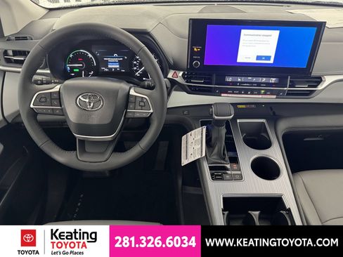 New 2026 Toyota Sienna XLE FWD image 8
