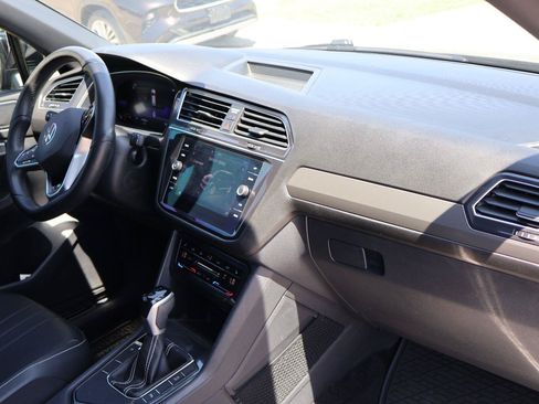 Used 2023 Volkswagen Tiguan SE R-Line FWD image 18