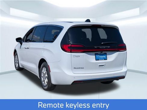 New 2027 Chrysler Pacifica Select FWD image 3