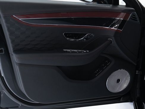 Certified 2025 Bentley Flying Spur Plug-In Hybrid image 11