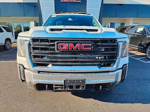Used 2024 GMC Sierra 3500 Pro image 2
