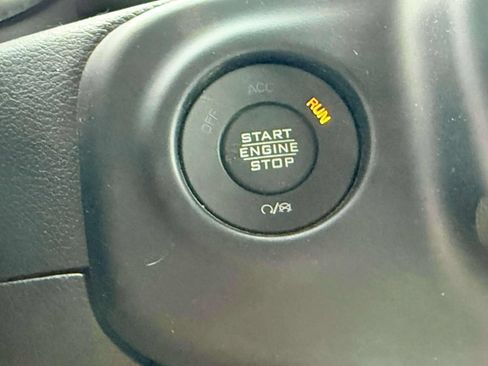 Used 2023 Jeep Wrangler Unlimited Sahara w/ Cold Weather Group AWD/4WD image 18