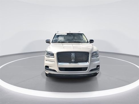 Used 2024 Lincoln Navigator L Reserve image 3