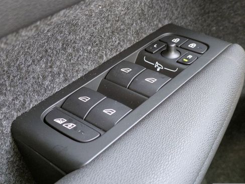 New 2026 Volvo XC40 B5 Ultra w/ Protection Package Premier image 33