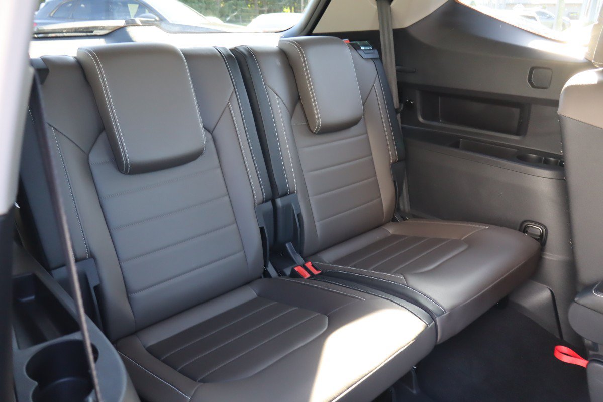 Used 2025 Volkswagen Atlas SEL AWD/4WD image 28