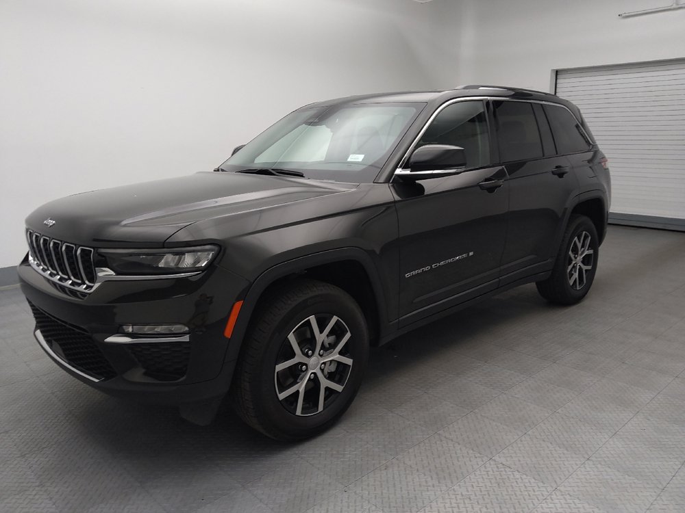 Used 2023 Jeep Grand Cherokee Limited AWD/4WD image 2