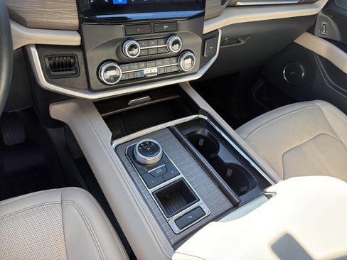 Used 2022 Ford Expedition Limited image 33