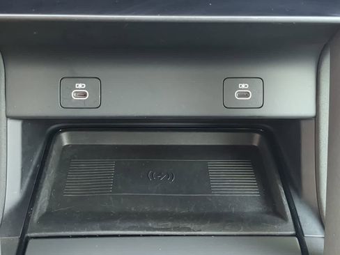 Certified 2025 Land Rover Discovery Sport Dynamic SE image 33