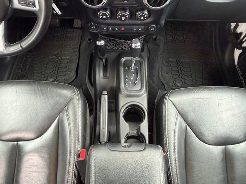 Used 2016 Jeep Wrangler Unlimited Rubicon AWD/4WD image 23