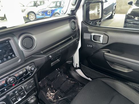 Used 2022 Jeep Wrangler Unlimited Sport AWD/4WD image 30