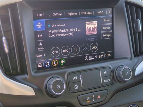 Used 2024 GMC Terrain SLT image 16