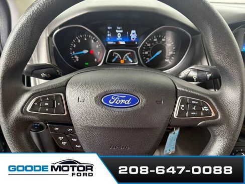 Used 2015 Ford Focus SE FWD image 10