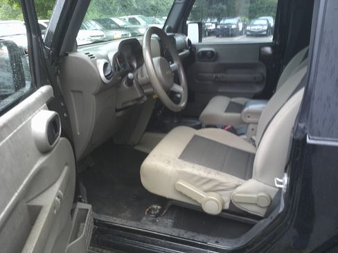 Used 2010 Jeep Wrangler Sahara AWD/4WD image 15