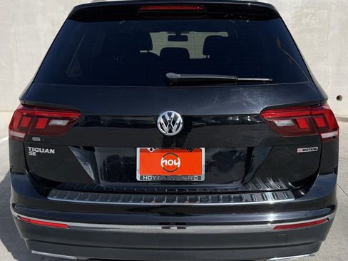Used 2021 Volkswagen Tiguan SE w/ Panoramic Sunroof Package image 4