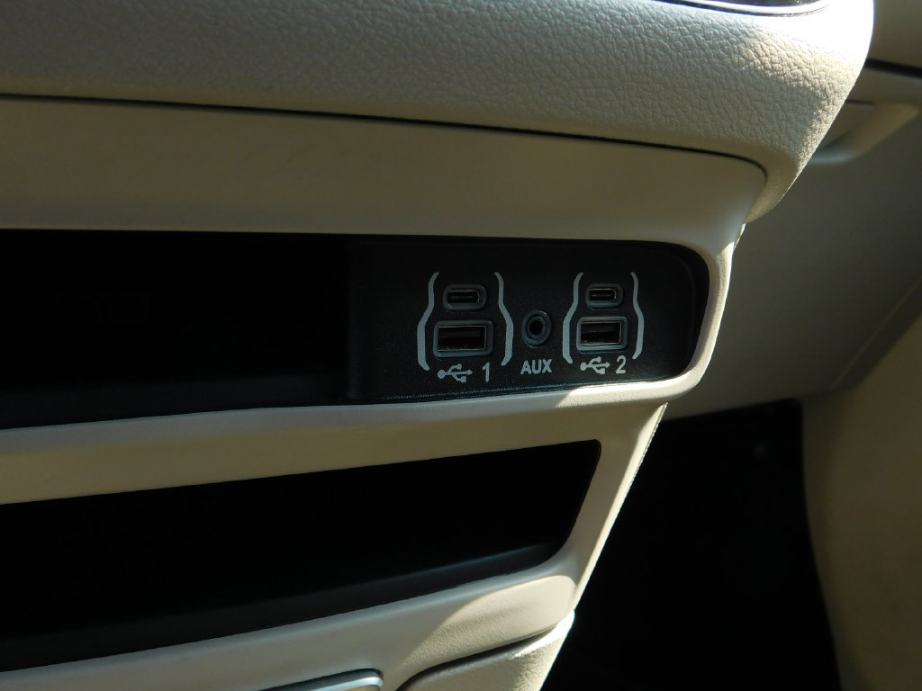 Used 2024 Chrysler Pacifica Touring-L FWD image 23