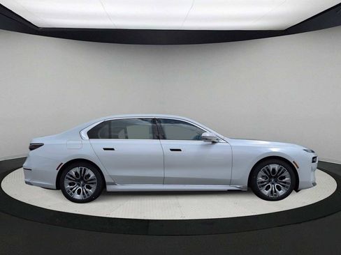Used 2025 BMW i7 eDrive50 RWD image 9