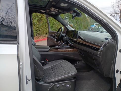 Used 2023 Cadillac Escalade ESV Sport Platinum image 22