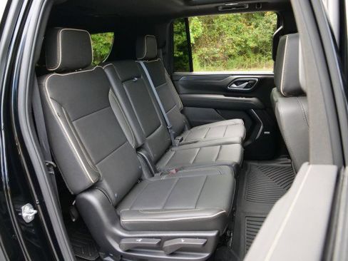 Used 2024 GMC Yukon XL SLT w/ SLT Luxury Package image 46