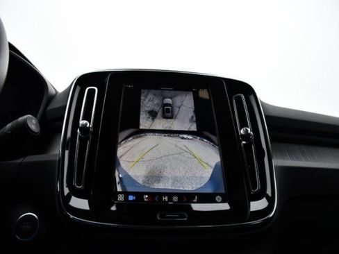 Certified 2023 Volvo XC40 B5 Plus w/ Protection Package Premier image 15