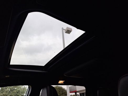 Used 2025 Toyota Sienna XSE image 30