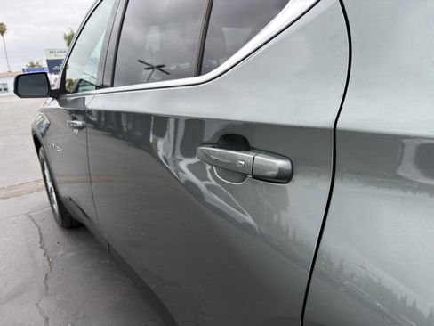 Used 2023 Chevrolet Traverse LT FWD image 41