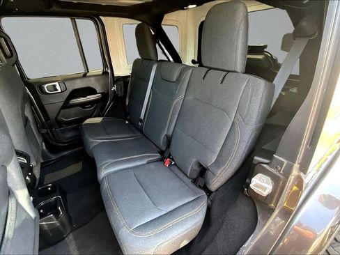 Used 2024 Jeep Wrangler Unlimited Sahara w/ Technology Group AWD/4WD image 20